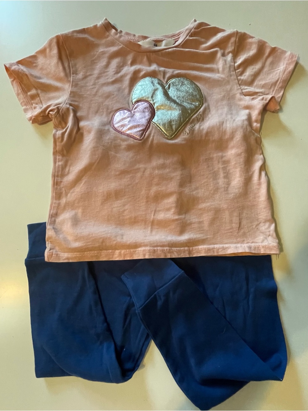 H&M Light Peach Girls Tee ,size 5/6
Ninos long pant size